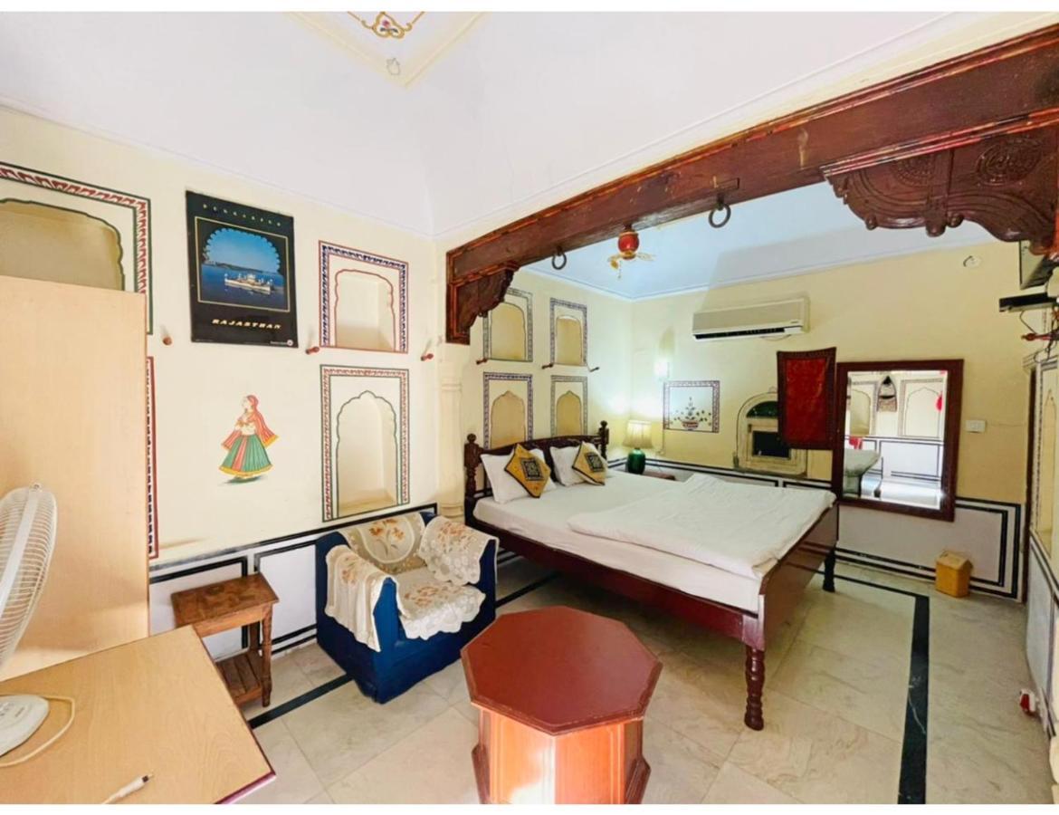 Singhasan Haveli, Mandawaアパートメント エクステリア 写真