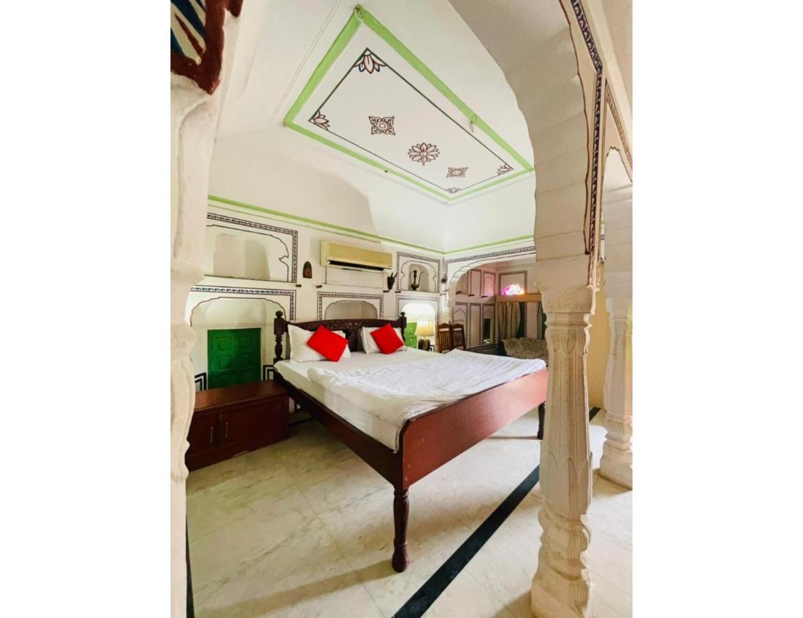 Singhasan Haveli, Mandawaアパートメント エクステリア 写真