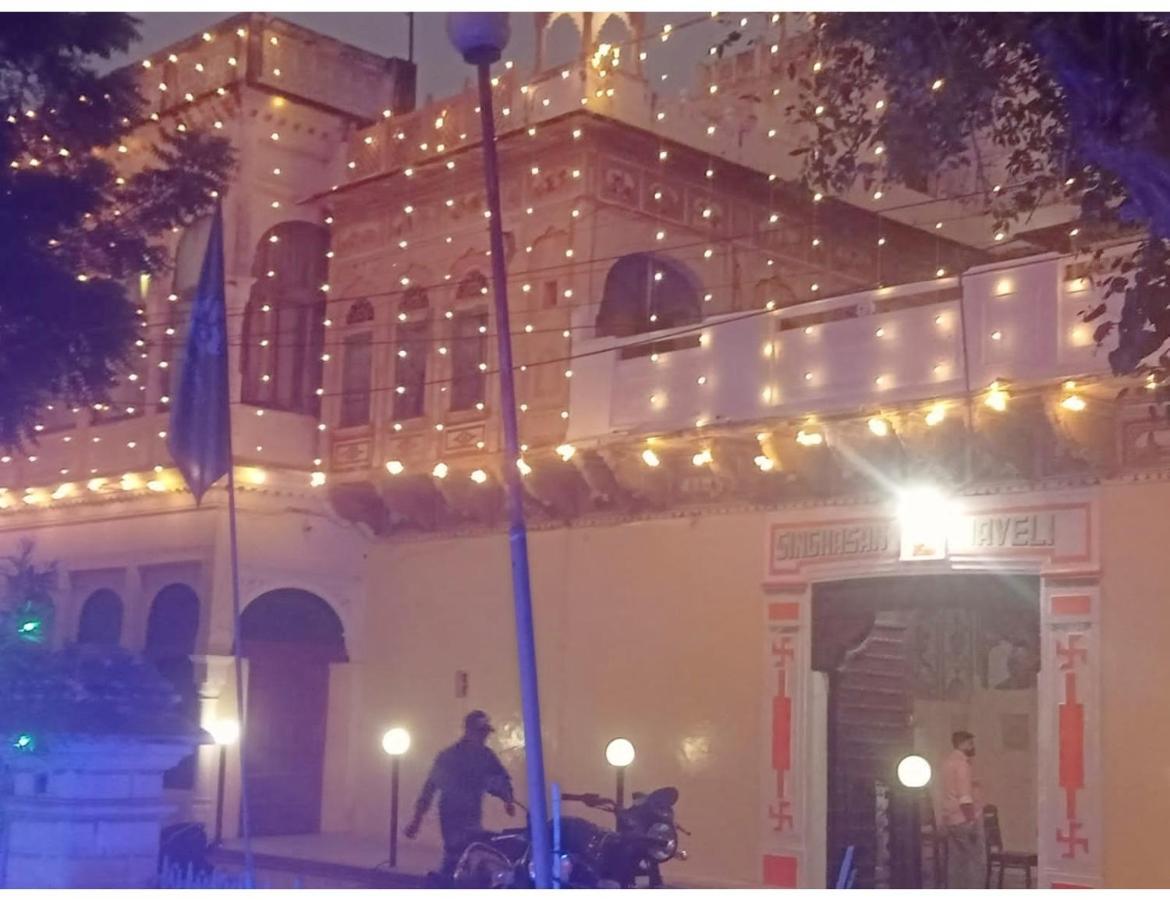Singhasan Haveli, Mandawaアパートメント エクステリア 写真