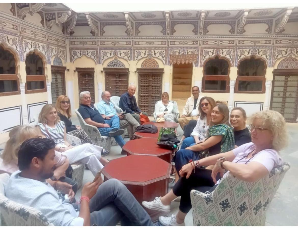 Singhasan Haveli, Mandawaアパートメント エクステリア 写真
